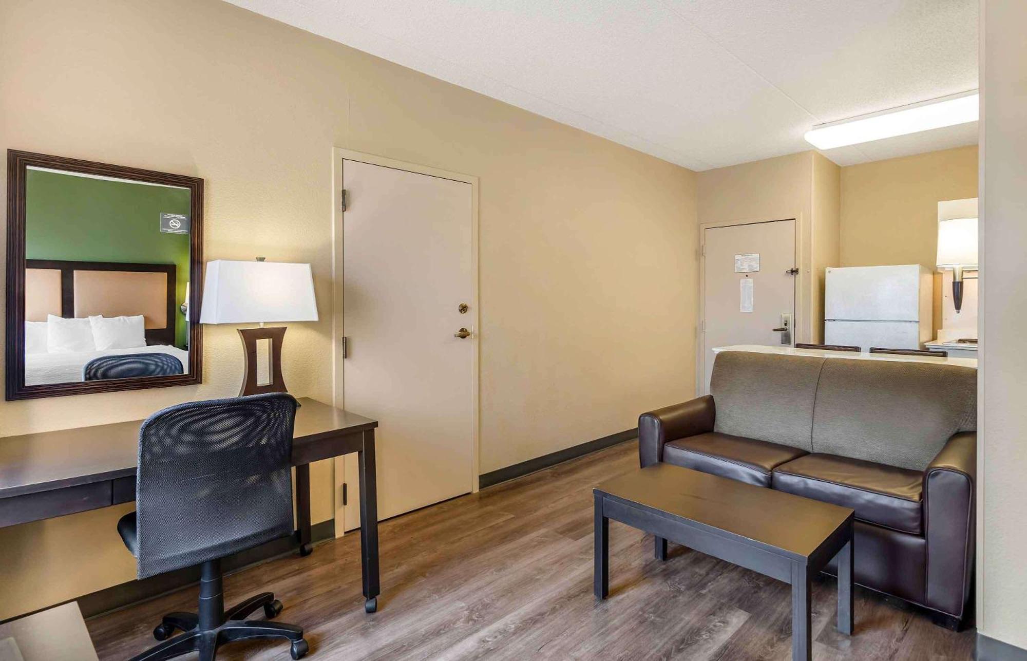 Extended Stay America Select Suites - Chicago - Vernon Hills - Lincolnshire Mettawa Exterior photo